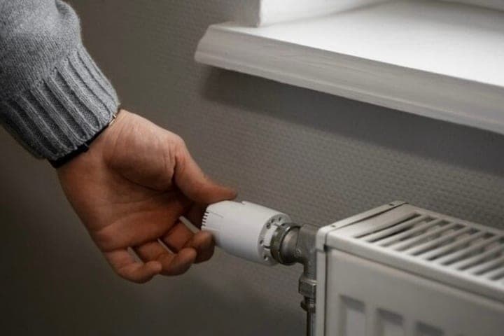 What houses of Novosibirsk connect to heating on October 14