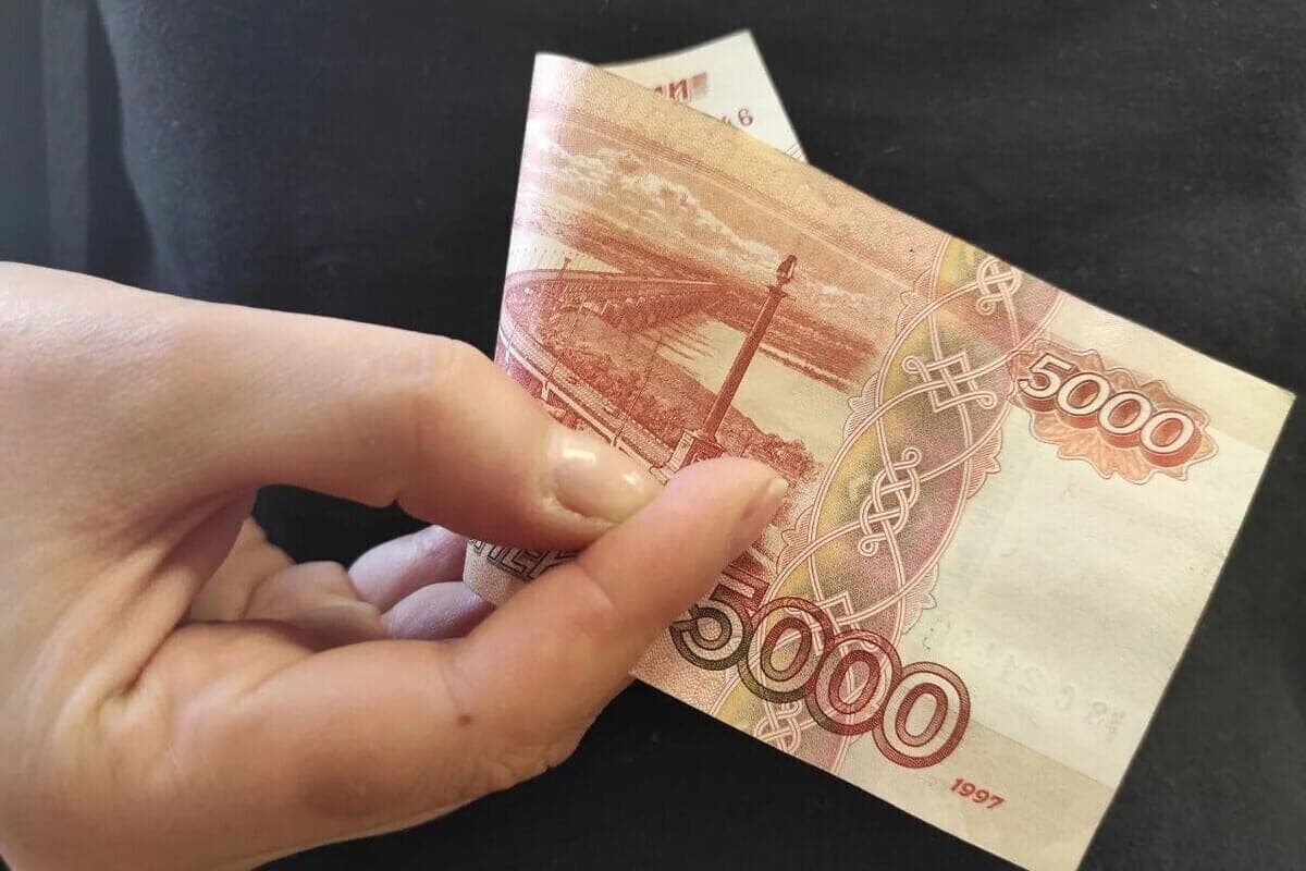 St. Petersburg three days held captive and took 12.3 million rubles