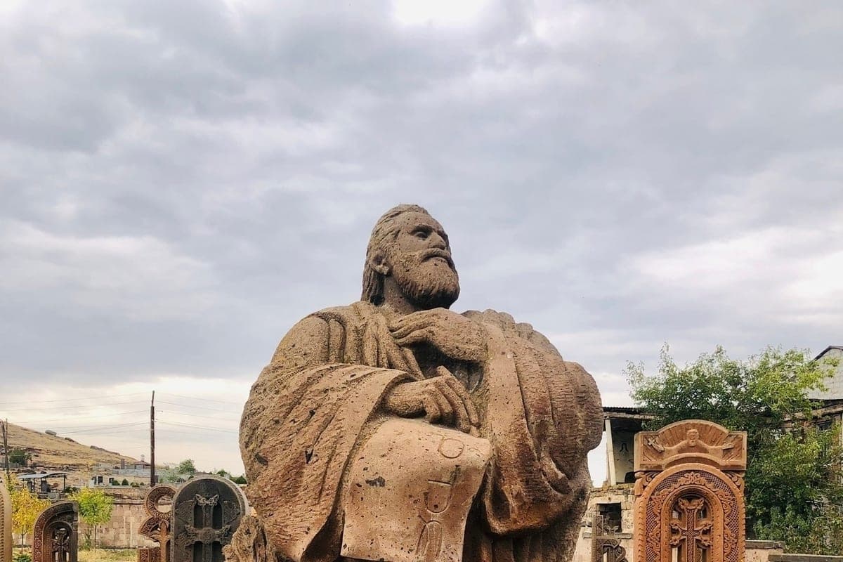 Karelian linguists worship the grave of an Armenian scientist
