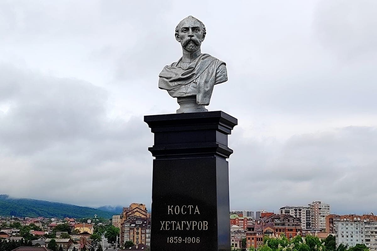 In the capital of Ossetia are held events dedicated to the 167th anniversary of the birth of Costa Khetagurov