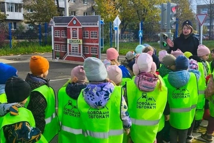 Preschoolers in Valdai learned to build a safe route with auto inspectors