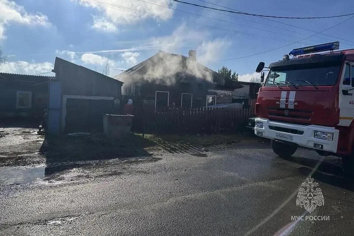Inconspicuous fire destroyed in Khakassia two houses
