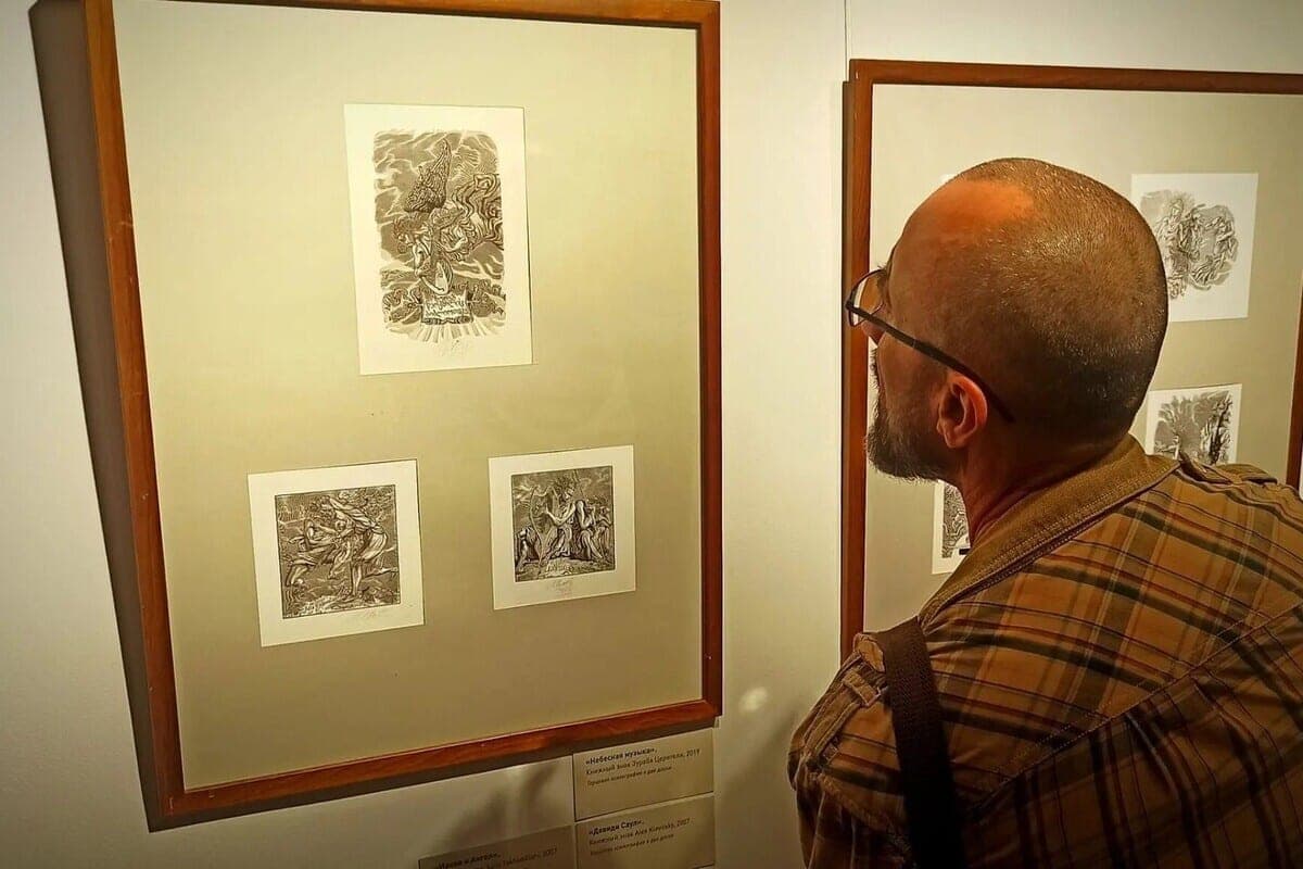In Makhachkala opened an exhibition of academician RAH Mikhail Verholantsev