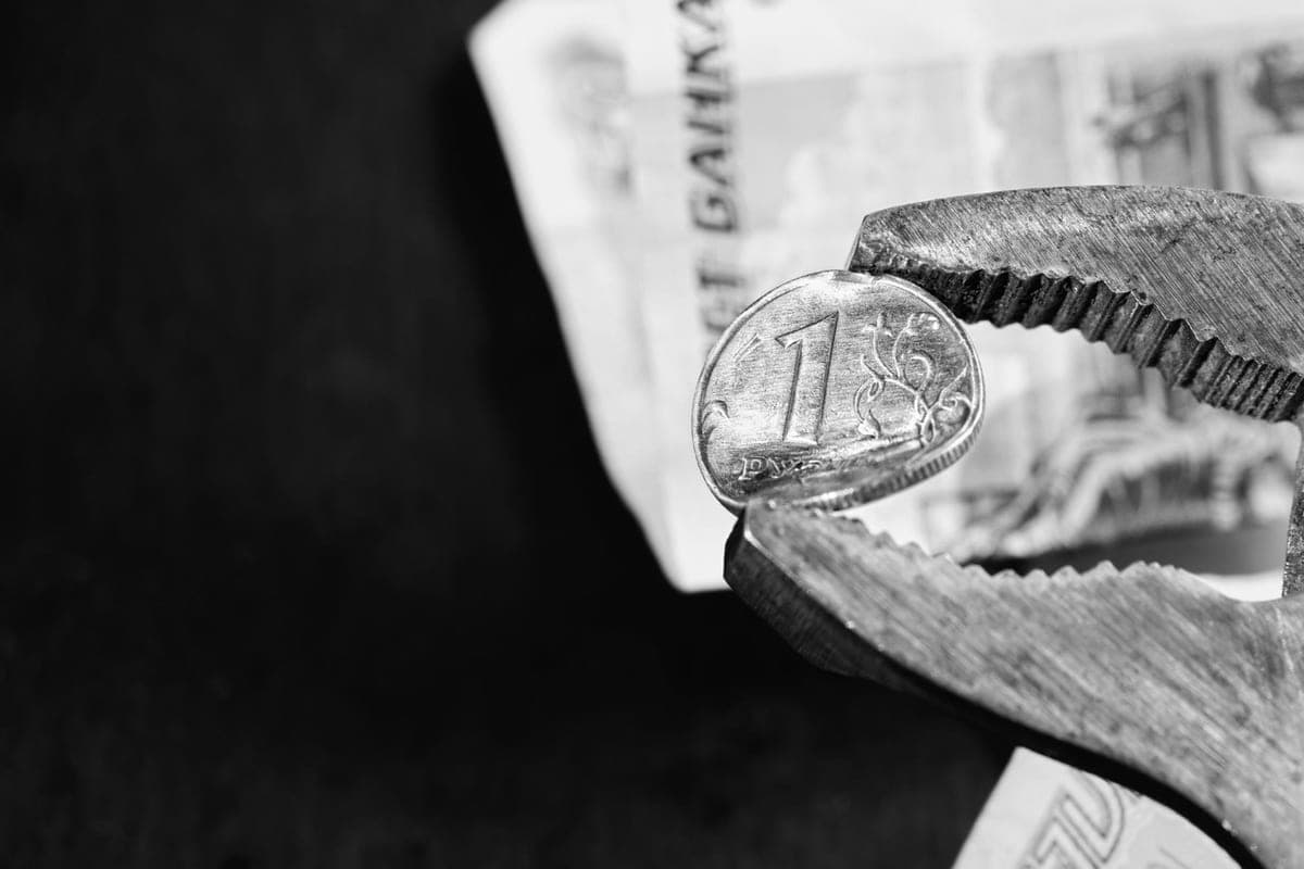 Analysts: the Bank of Russia is likely to keep the key rate at 14%