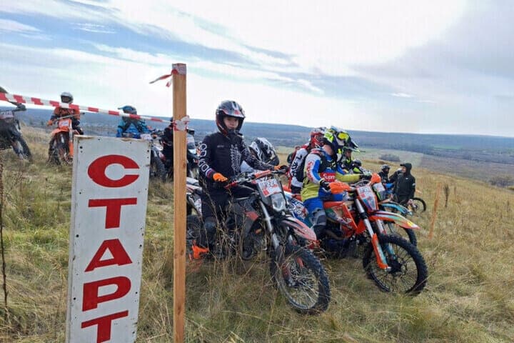 In Ulyanovsk, more than 60 motorcyclists tested themselves on the extreme track "Arsky Hills"