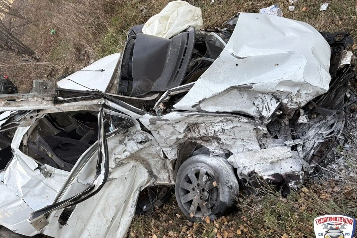 Honda при обгоне влетела в Mercedes: три человека в больнице