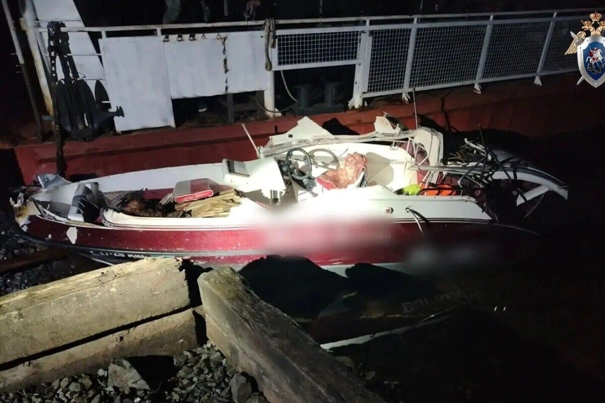 SK opened a criminal case after the collision of a barge and a boat on Teletskoye Lake
