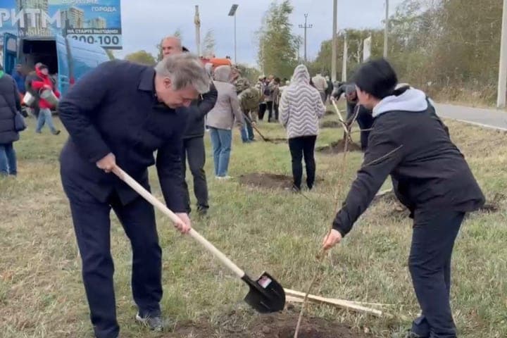 В Шпаковском округе высадили деревья в рамках акции «Сад Памяти»