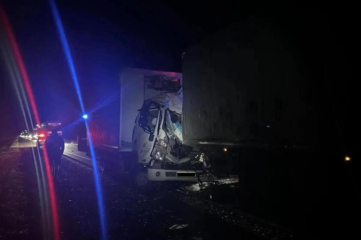 Near Novosibirsk 29-year-old driver died in a hard collision trucks