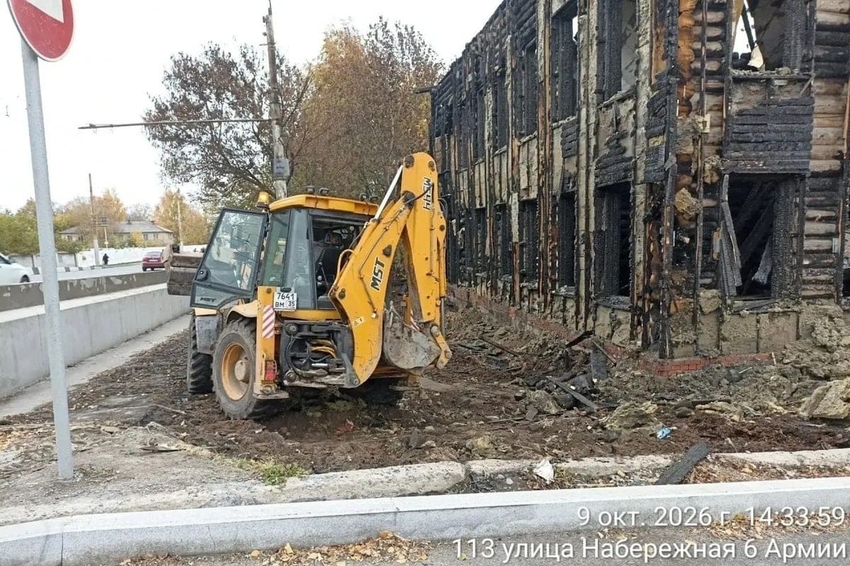 The burned house of merchant Nazarov in Vologda will be temporarily closed with a false facade, and then demolished