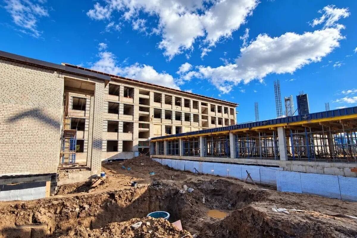 In Ivangorod built the first floor of a new outbuilding of school No. 2 with a dining room