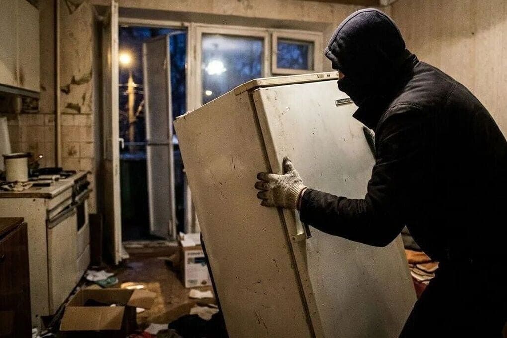 Resident of Zaporozhye village arrested for stealing a refrigerator