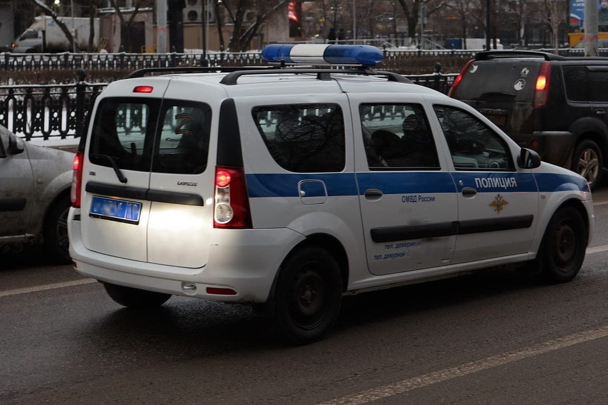 Un couple extraordinaire a brutalement battu la femme russe à cause du conflit routier