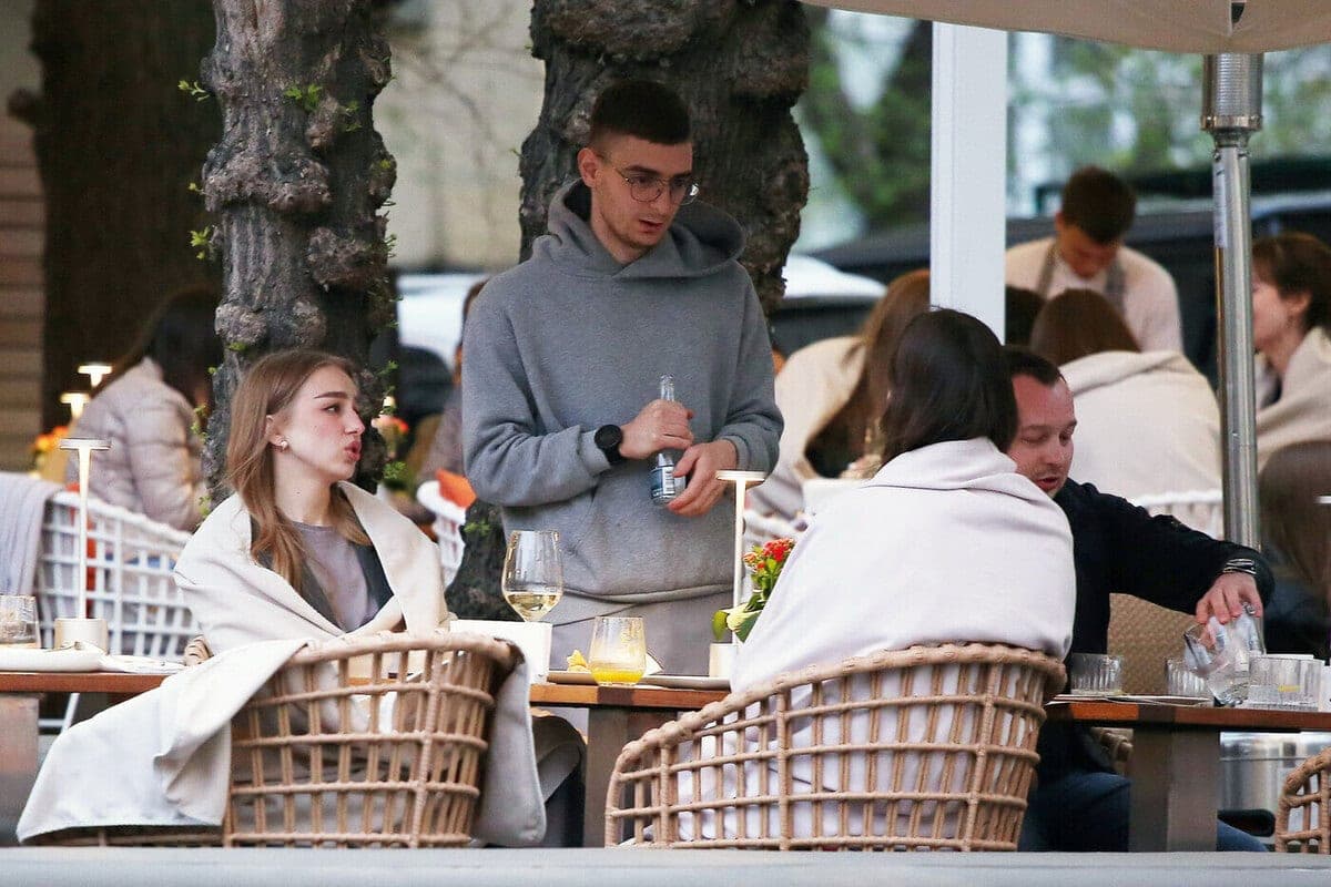 Restaurants go in the red: how much will it cost to eat out of the house