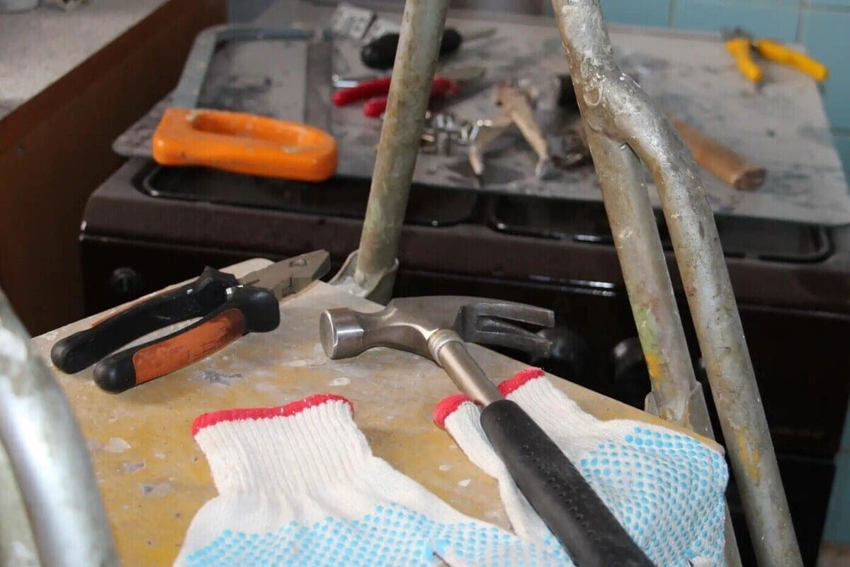 The smell of Chebureks did not brighten up the feeling of a hole in his floor