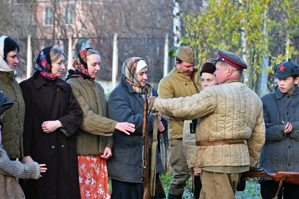 The lesson of living history was taught to Severodvinsky schoolchildren by reenactors