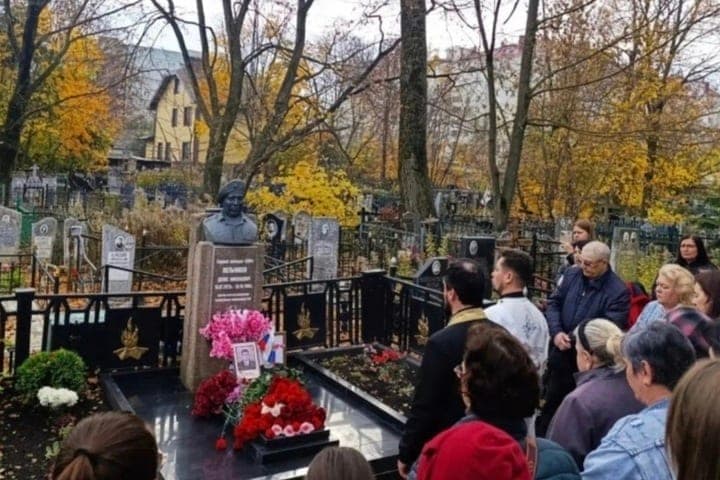 В Орле почтили память бойца СОБР Дениса Мельникова