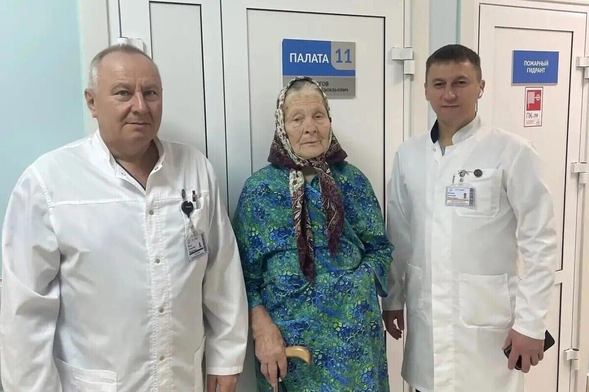 Липецкие хирурги провели сложную операцию 85-летней женщине