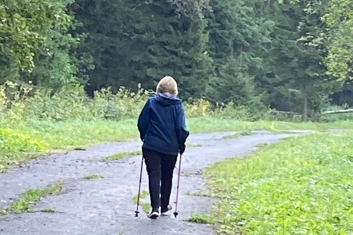 Scientists have named an unexpected way to predict senile weakness by body movements
