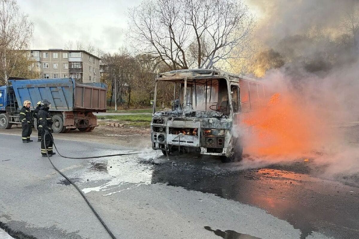 Во Владимире сгорел автобус на улице Лакина