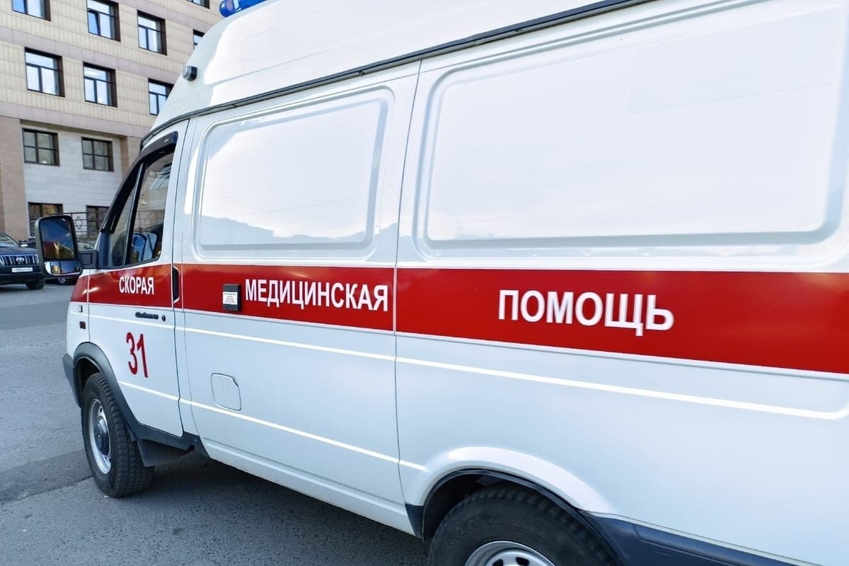 Paralyzed Barnaul 12 hours knocked on the wall and asked to call an ambulance