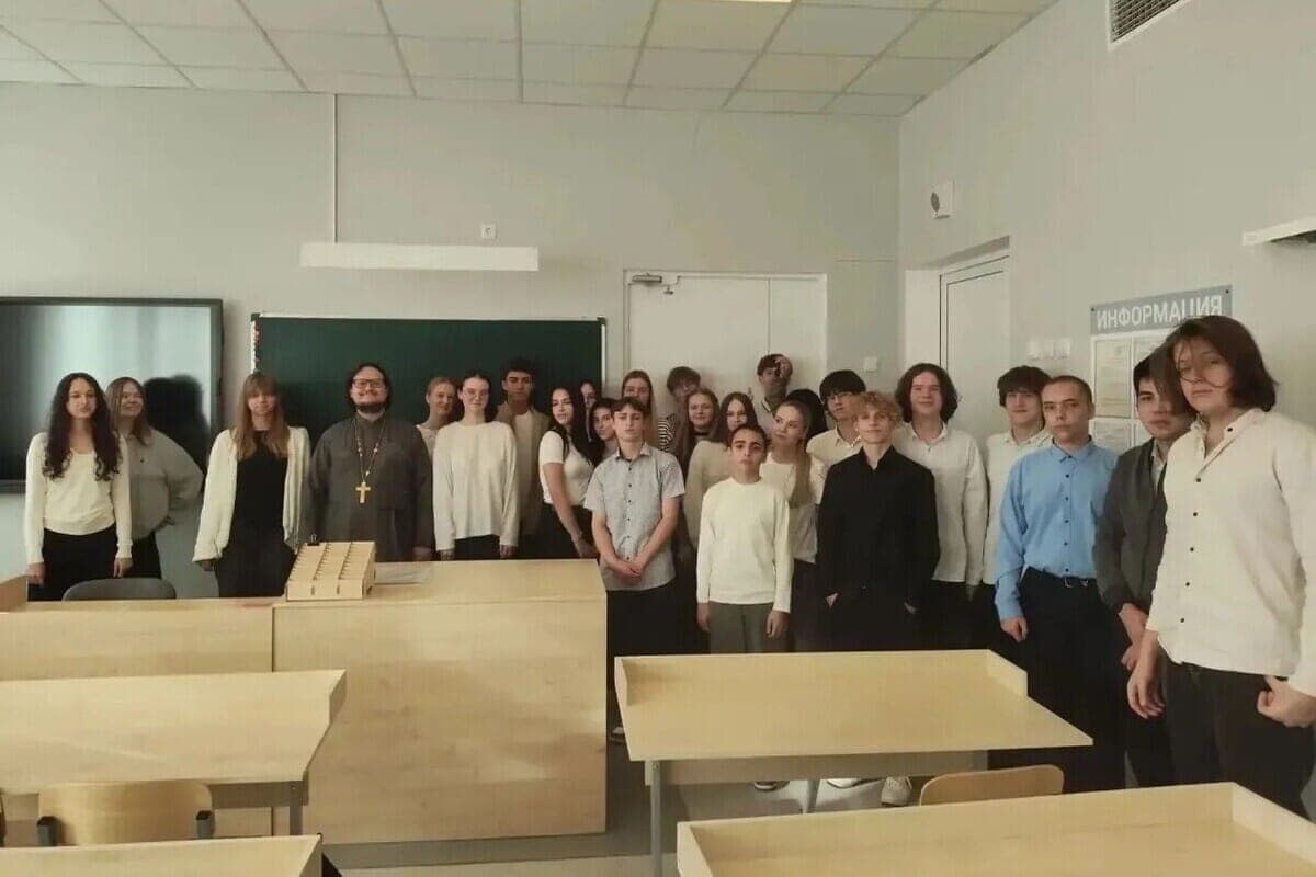 School No. 19 Serpukhov started a new season of the project “Dialogue with the priest”