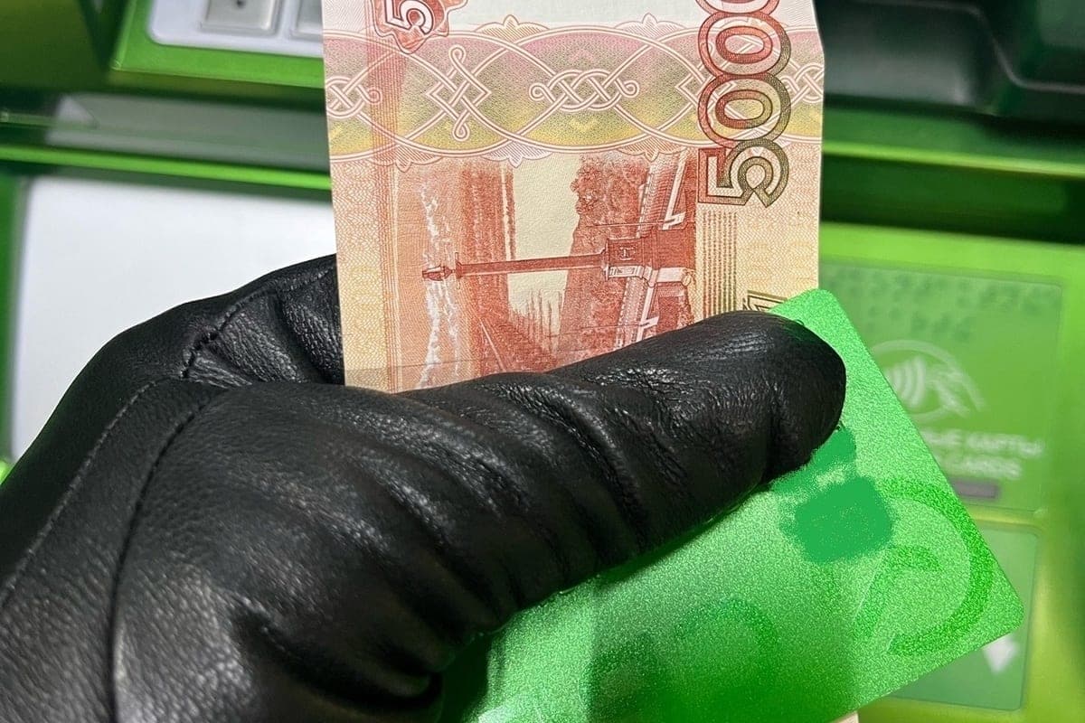 Un résident de Novoaidar a acheté une carte bancaire d'un ami