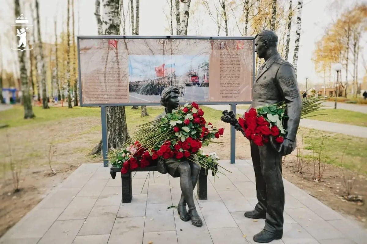 In Yaroslavl, a monument to cadet love was established