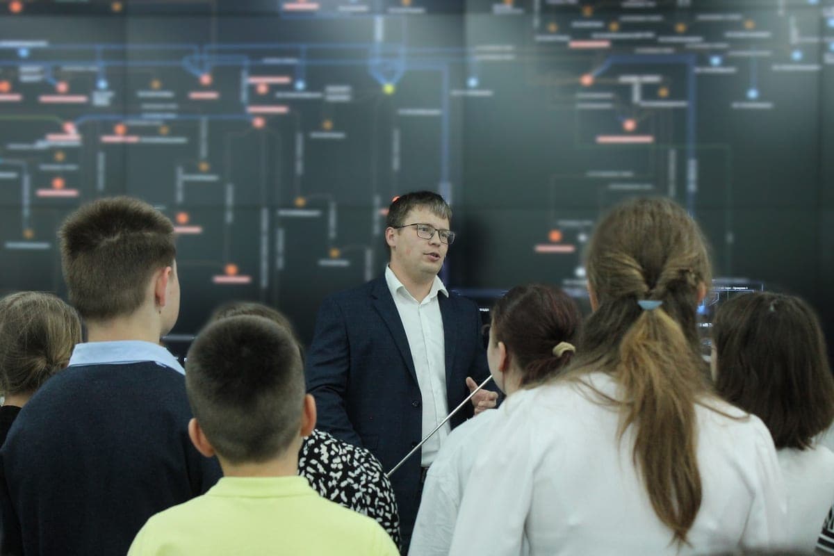 Power engineers "Kostromaenergo" held a career guidance tour for schoolchildren