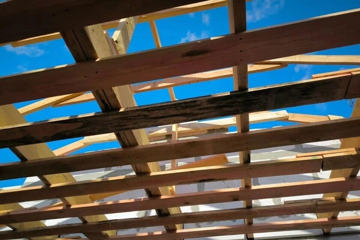In Akimovka 52% mounted the roof of the administrative building