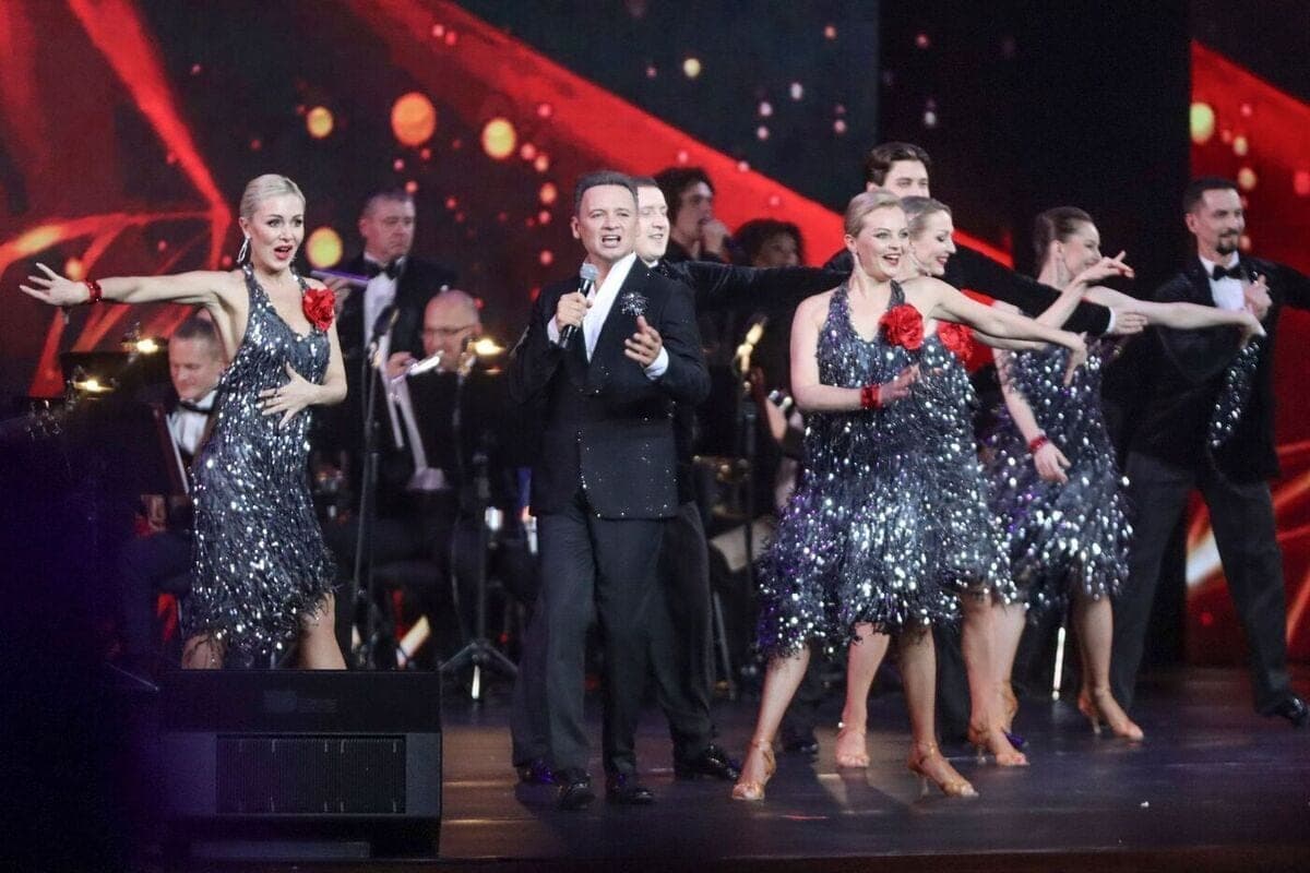 Jubilee Oleshko from the inside: flowers, congratulations and behind-the-scenes bustle
