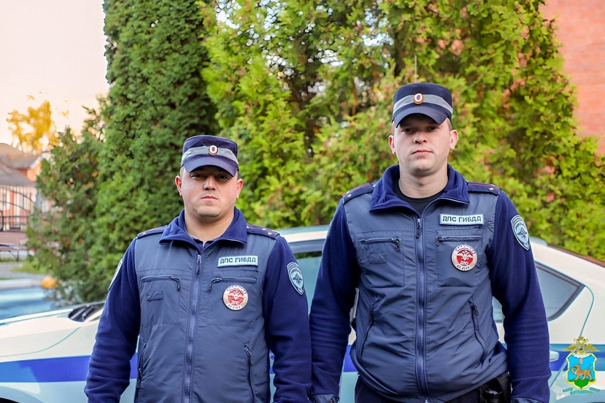 Со спецсигналами к новой жизни: псковские полицейские помогли роженице добраться до роддома