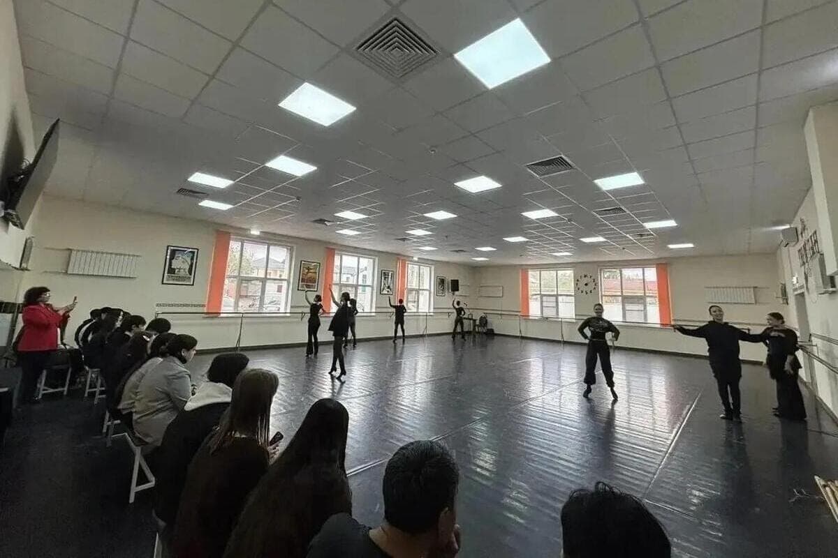 Schoolchildren of Kalmykia got acquainted with the profession of artists
