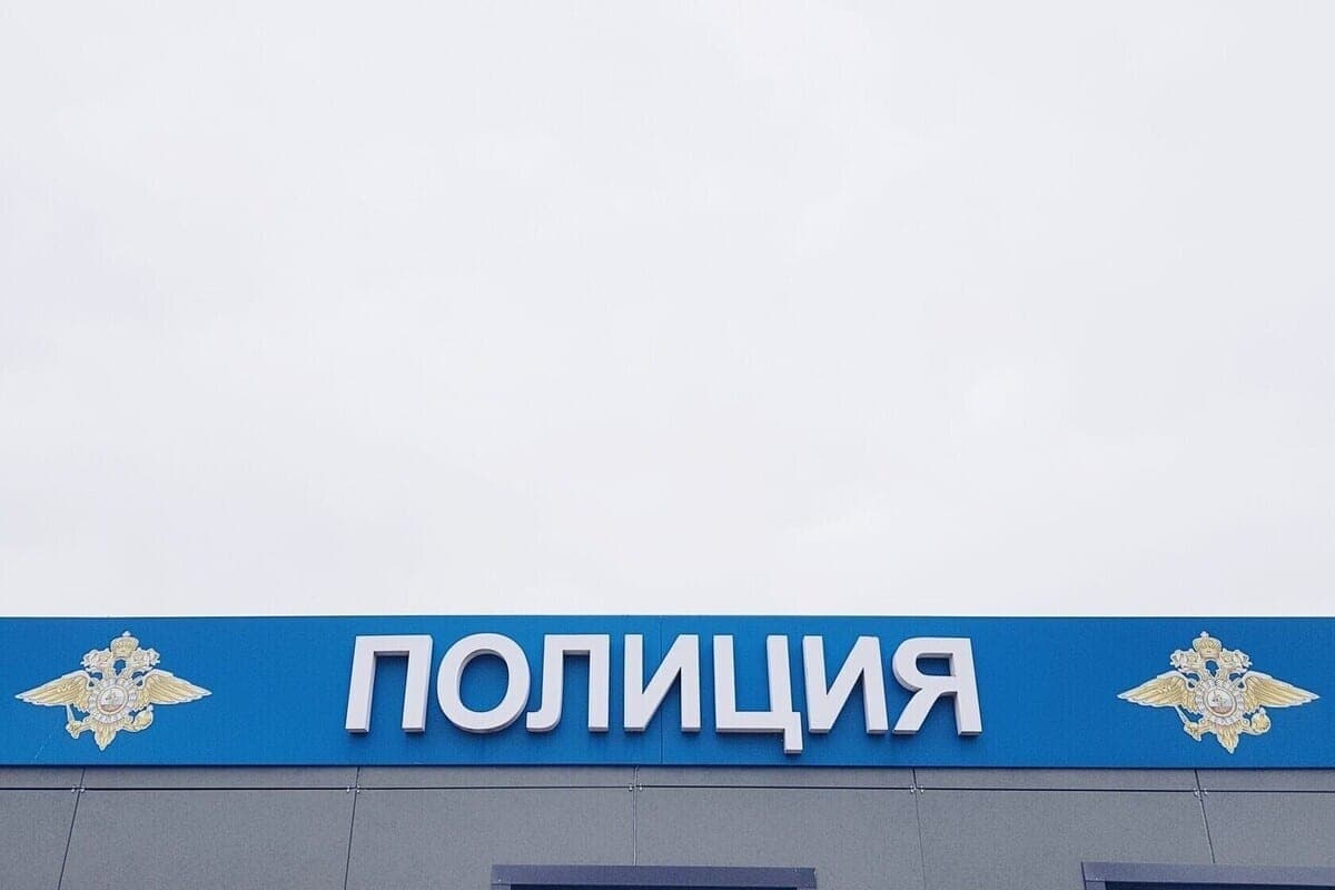In Anapa detained a debaucher with a machete who smashed a shield in the entrance