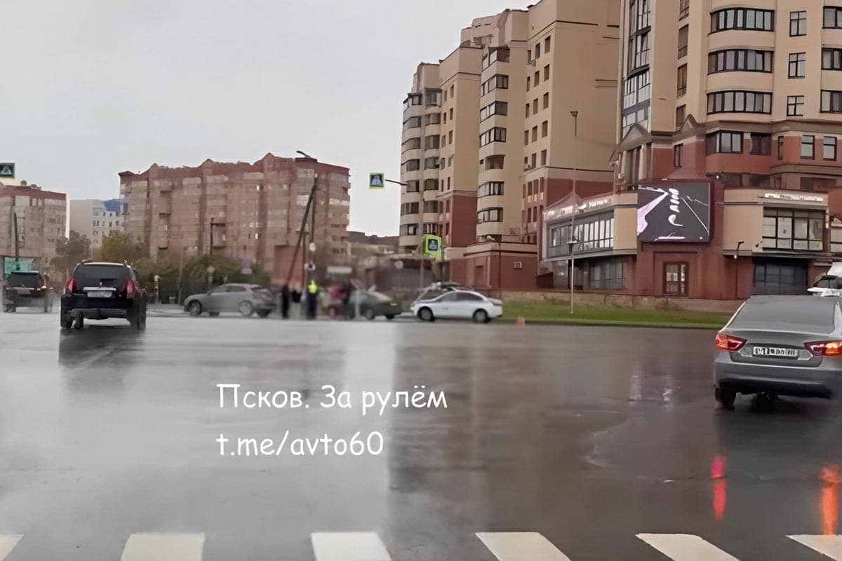 Accident at the intersection of Riga Prospekt and Yubileina Street: traffic is difficult