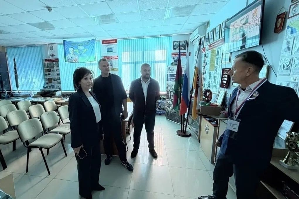ZSK deputies Stanislav Grinev and Oleg Boychenko visited the school Museum of the Airborne Forces