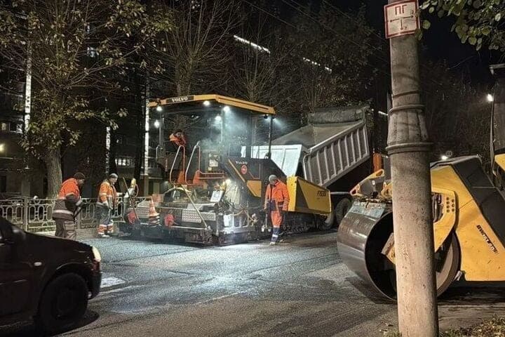 In Kirov, asphalt is updated to prepare roads for the winter season