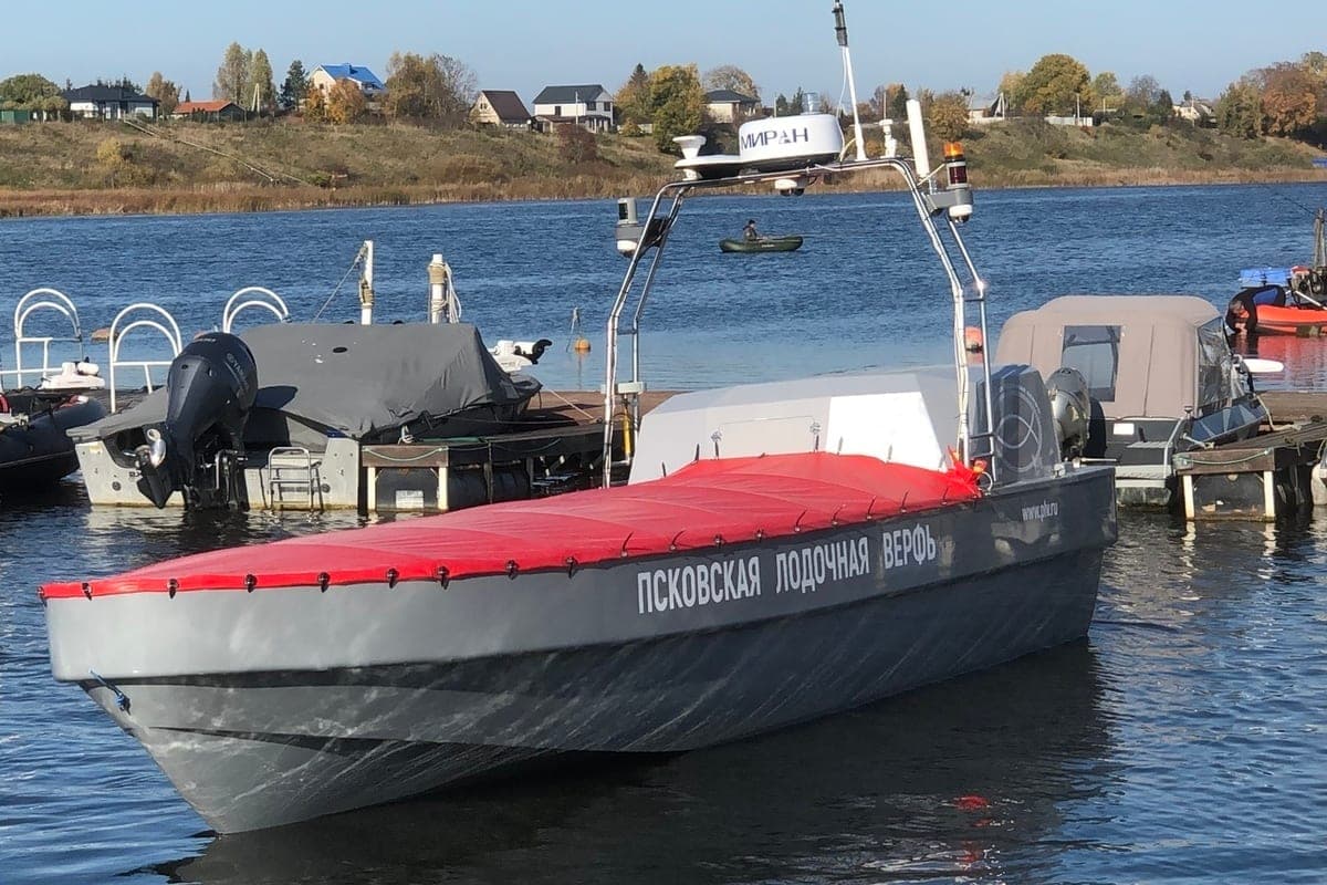 Псковская верфь показала беспилотный грузовой катер