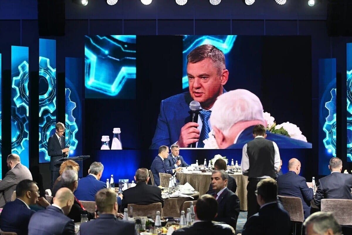 The industrial map of Russia was discussed by representatives of 70 regions in St. Petersburg