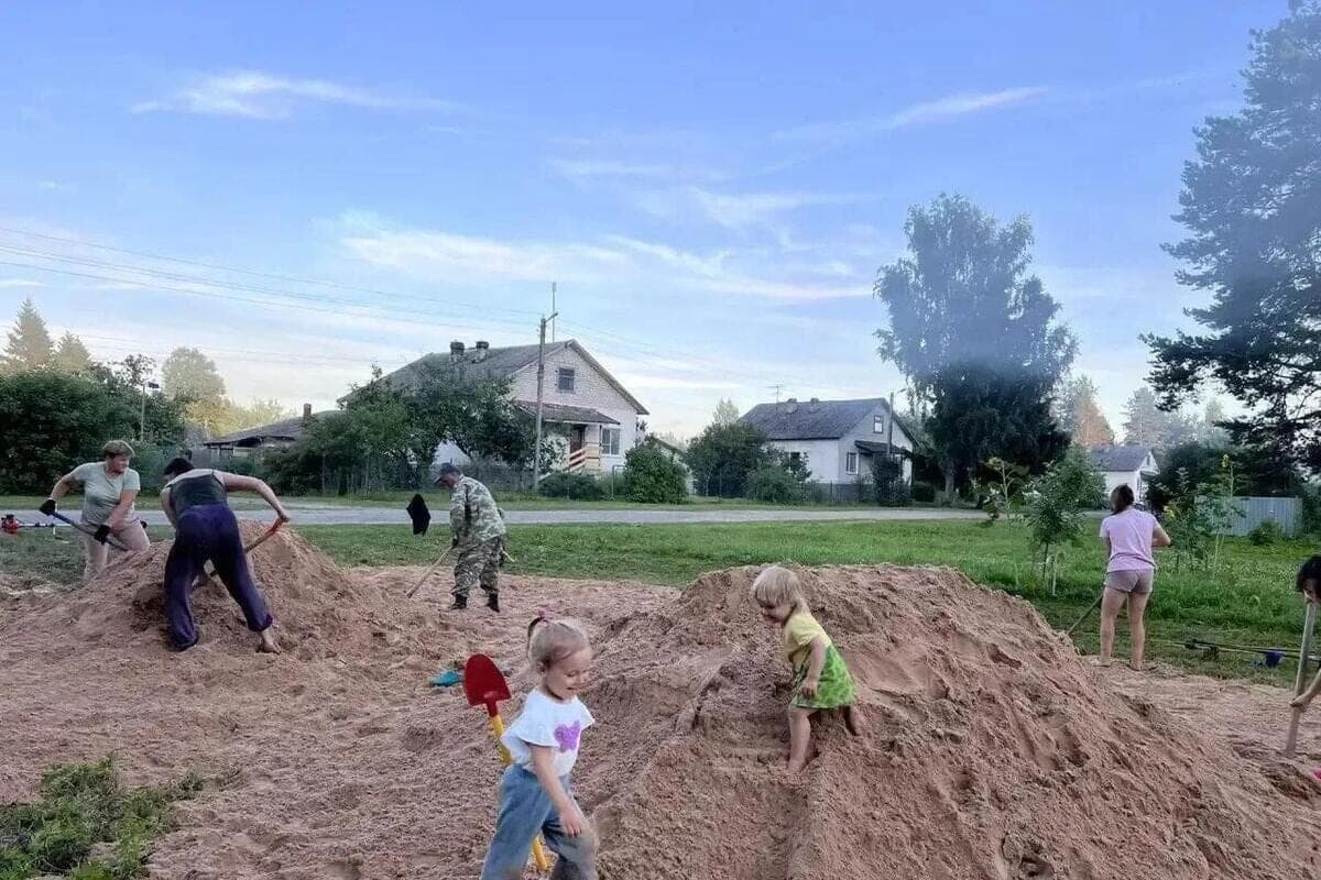 In the village of Brody of the Opochetsk district, a new playground appeared thanks to the initiative of residents