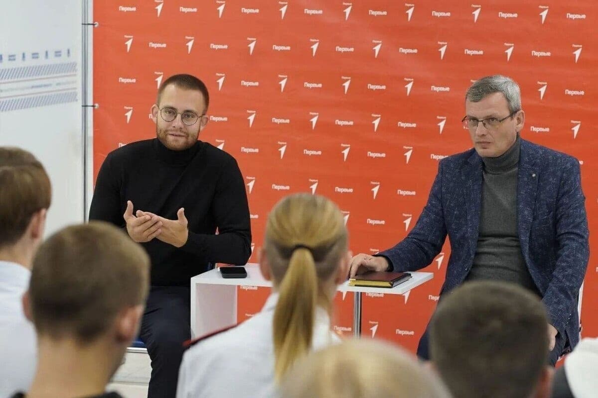 В Геническе для школьников провели встречу по основам правовой грамотности