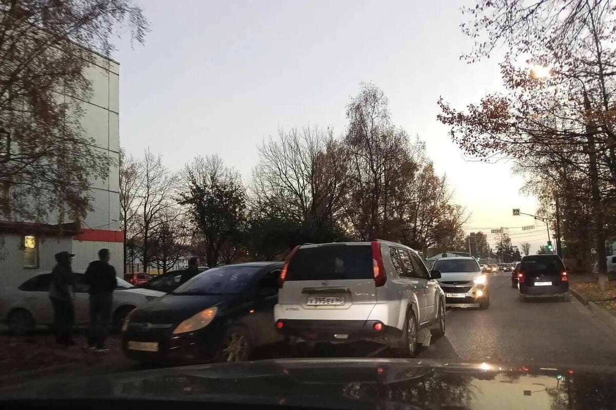 Road accident in Pskov: at the intersection of the People's and Jubilee difficult traffic