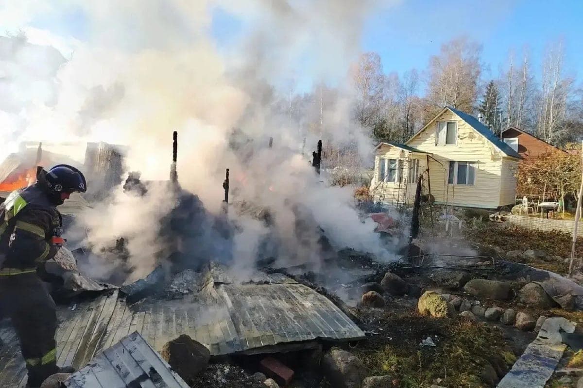Employees of the EMERCOM of Leningrad region for the day extinguished 10 fires and rescued 5 people from an accident