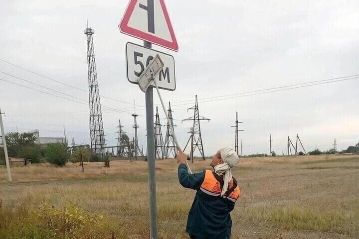 Auf zwei Straßen der Region Zaporozhye gelöscht Straßenschilder