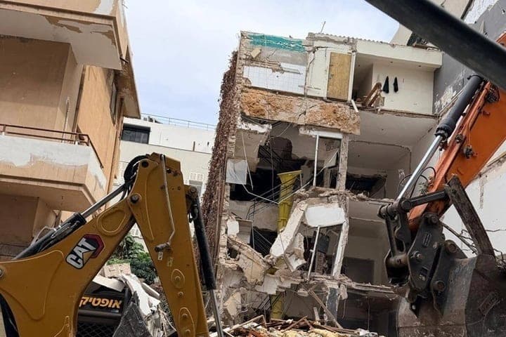 In Tel Aviv collapsed building on Nahalat Benjamin