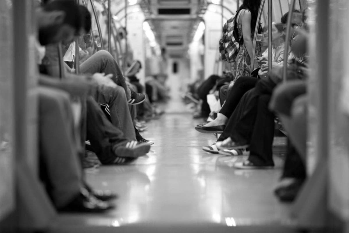 Sandwich in the subway: is it possible to eat in public transport or is it moveton?