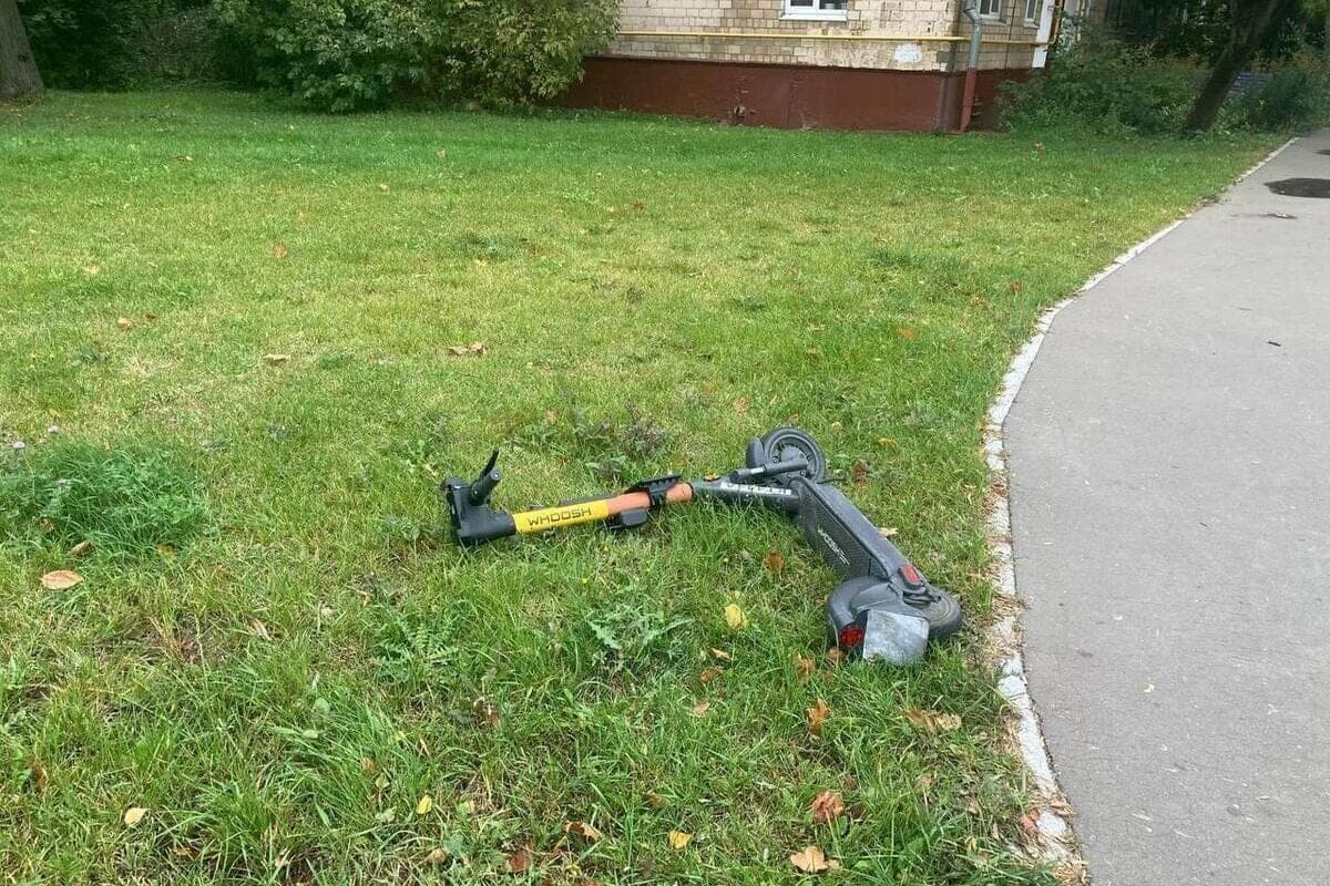 In Kaliningrad, a minor on an electric scooter hit a pedestrian on the sidewalk