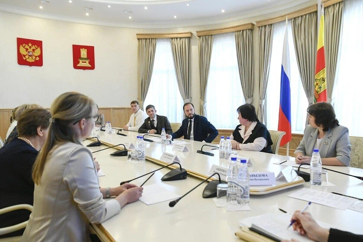 Vitaly Korolev discussed with teachers the development of education in the Tver region