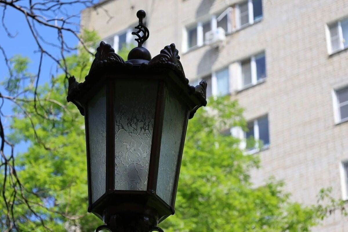 In Sochi, replaced 150 lamps and restored lighting on two streets