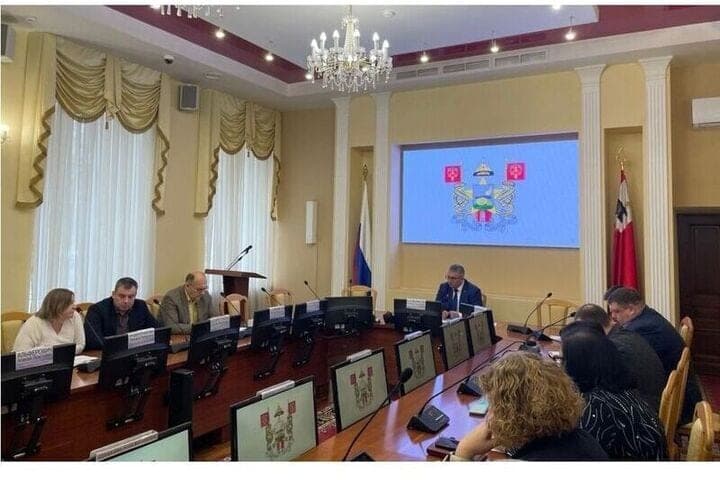 Jusqu'à la mi-novembre, le chef de Smolensk a ordonné de mettre en ordre toutes les aires de jeux de la ville